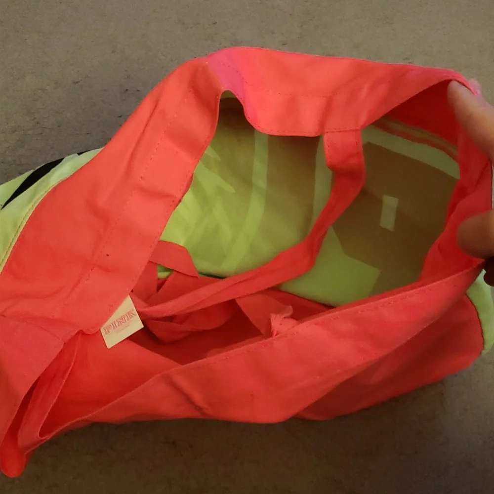 VS Pink Rare Retro 2 Tone Tote and Towel SET